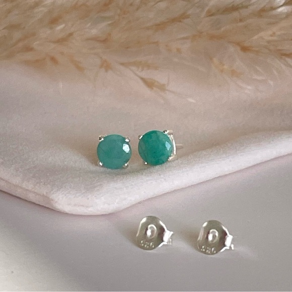 925 Sterling Silver Natural Emerald Stud Earrings!!  “Royal Delicacies” - Picture 16 of 17